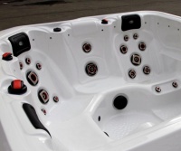 Гидромассажный спа-бассейн JNJ Spas Modern